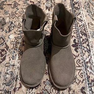 Ugg perforated boots NEW